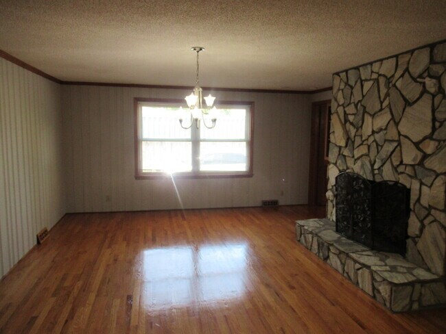 Building Photo - Denver Four Bedroom Home For Rent!
