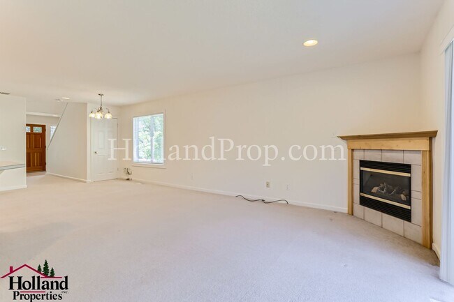 Building Photo - Beautiful Duplex with Great Location!!! NEW PRICE and REDUCED SECURITY DEPOSIT