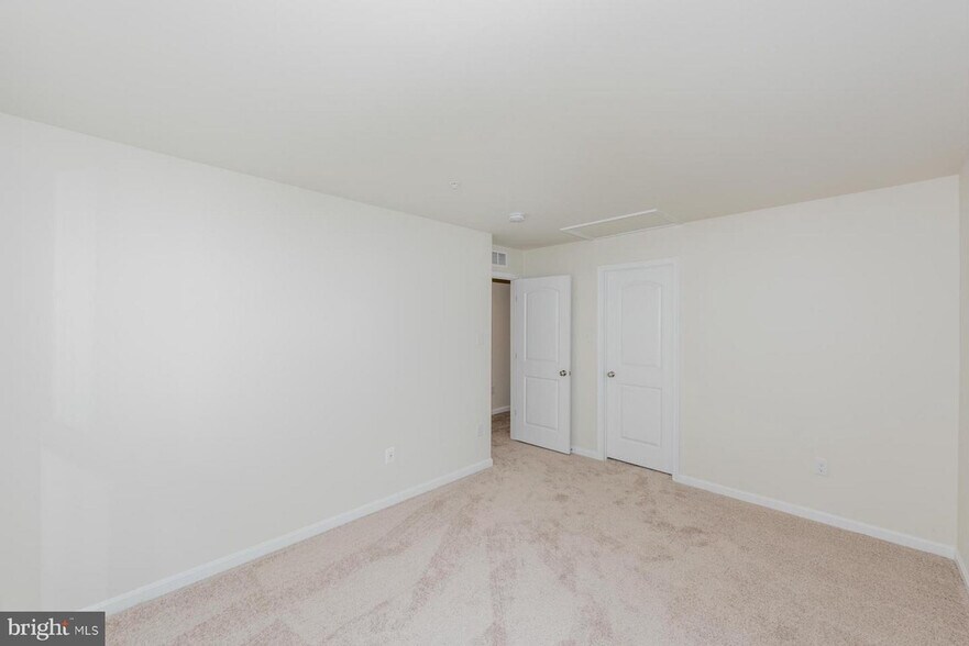 Building Photo - 2302 Grove Hurst Ln