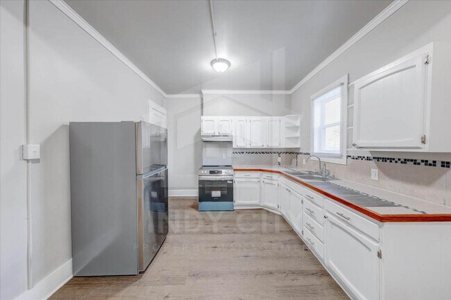 Building Photo - 622 N Mulberry St