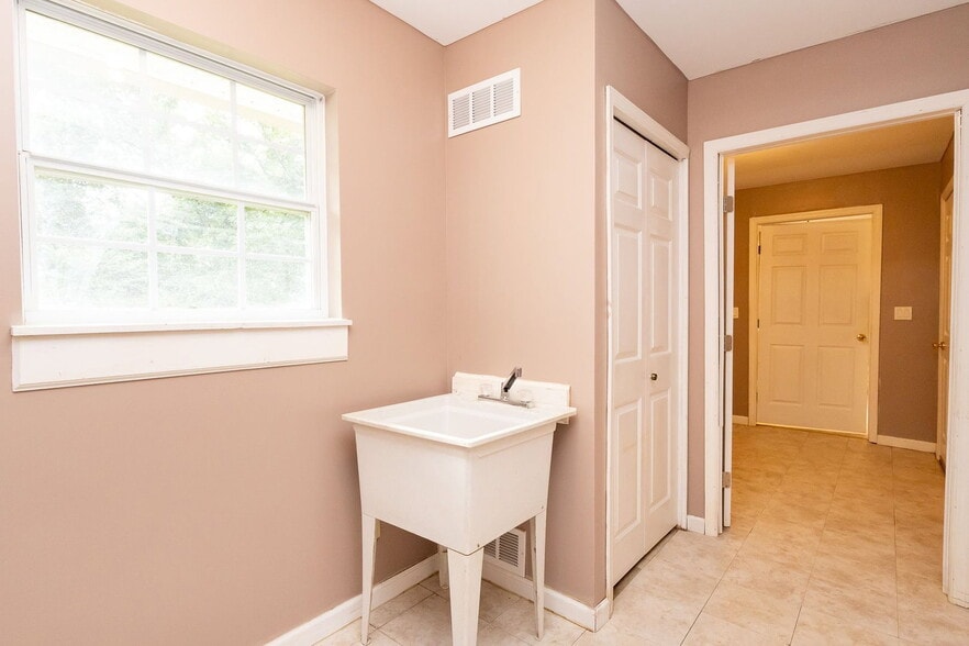 Building Photo - 5428 Country Village Dr