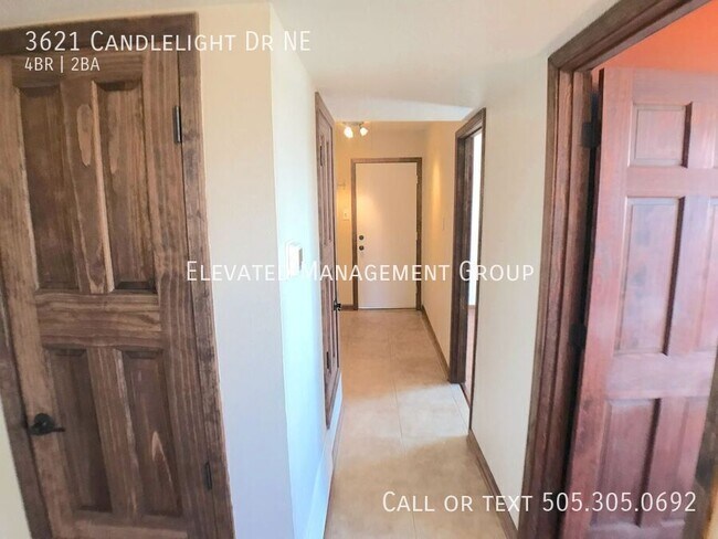 Building Photo - 3621 Candlelight Dr NE