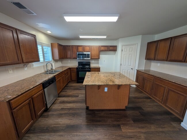 Building Photo - 3200 S Jensen Ct