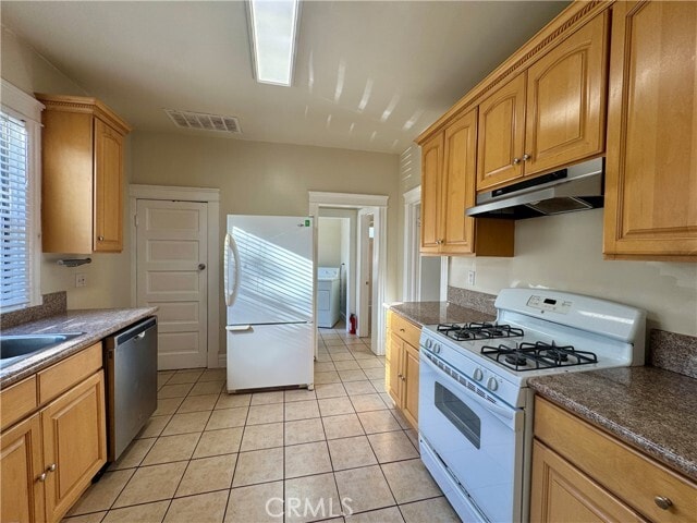 Building Photo - 533 E Villa St