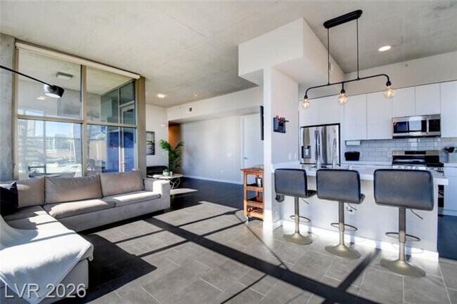Building Photo - Gorgeous Views! Fully Furnished Modern loft-style
