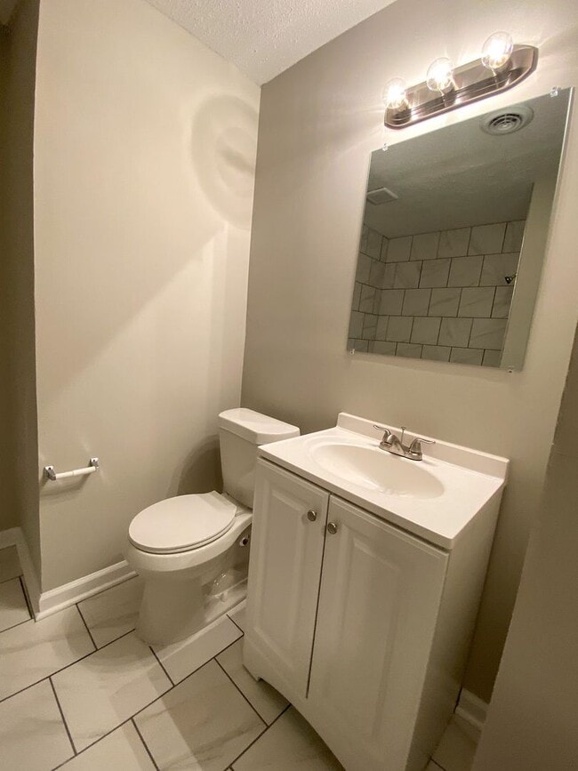 Building Photo - 3 bed, 2 bath near Yale and Raleigh Millington Rd in Raleigh / $250 gift card offer with 12/31/25...