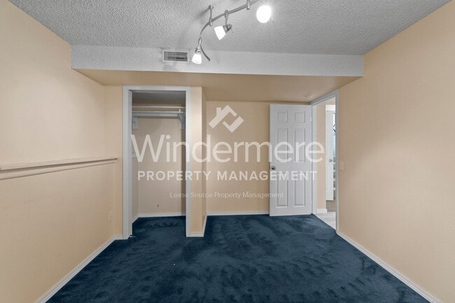 Building Photo - *** HALF OFF FIRST FULL MONTH'S RENT*** 4 ...