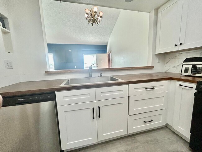 Building Photo - $3,995! Excellent 3-Bedroom Condo! 90716!