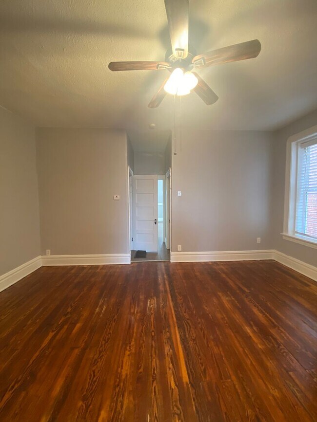 Building Photo - 2704 Arsenal St