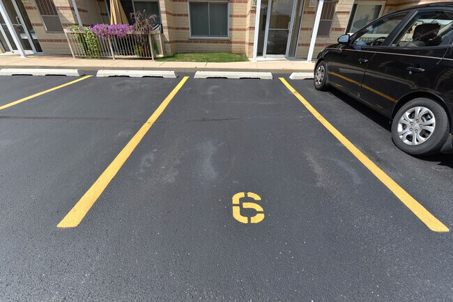 Building Photo - 8751 W Catherine Ave