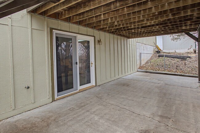 Building Photo - 2817 Arbor Dr
