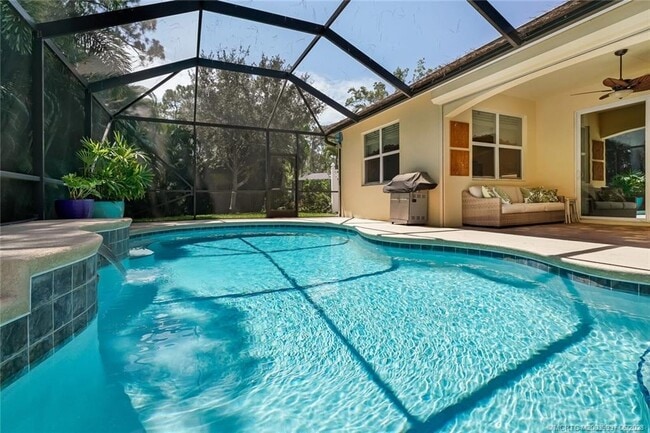 Building Photo - 521 NE Abaca Way