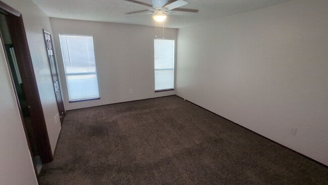 Building Photo - 3705 Fort Hunt Dr