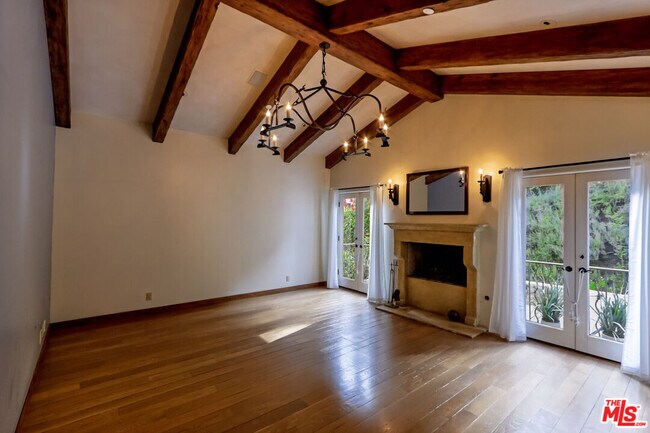 Building Photo - 1407 N Beverly Dr