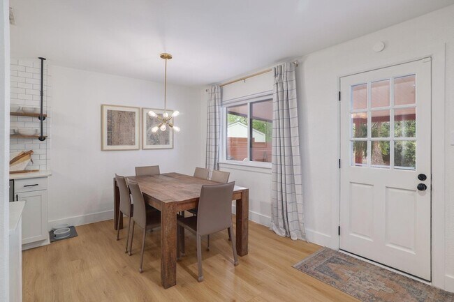 Building Photo - 6701 Lancret Hill Dr