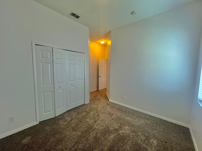 Building Photo - Spacious 4-Bed, 3-Bath Home in Guard-Gated...