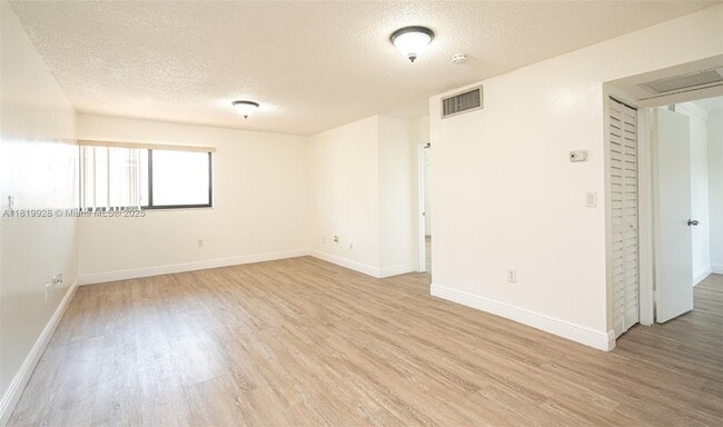 Building Photo - 2740 W 62nd Pl