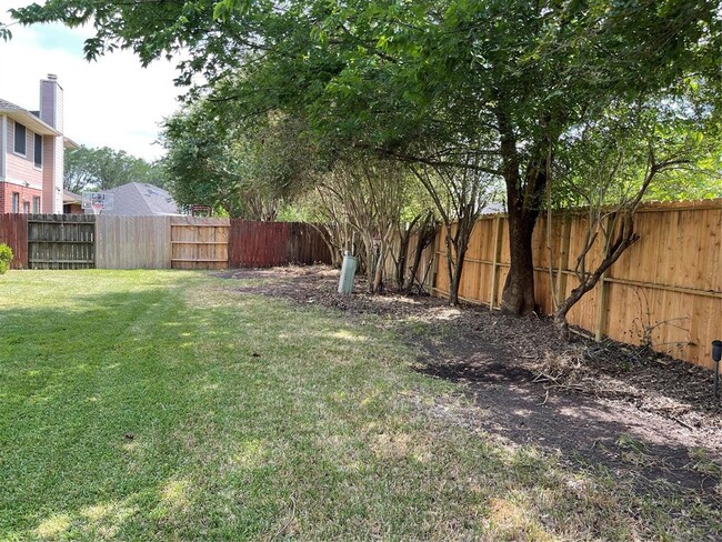 Building Photo - 4011 Harwood Dr