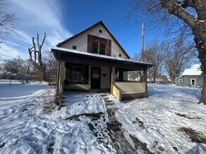 Building Photo - 610 Plum-