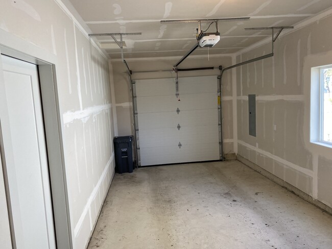 Building Photo - 1266 Fairwood Dr SW