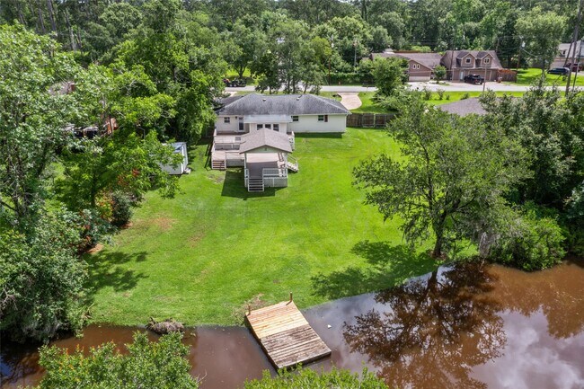 Building Photo - 3310 Oak Dr
