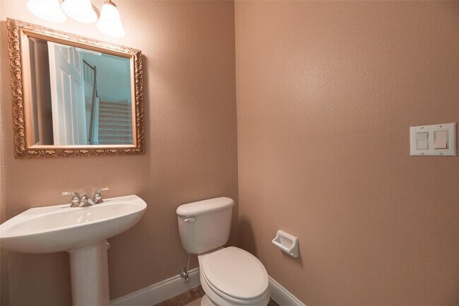 Building Photo - 10430 Birch Tree Ln