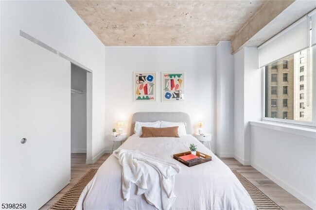 Building Photo - 10 Commerce Ct