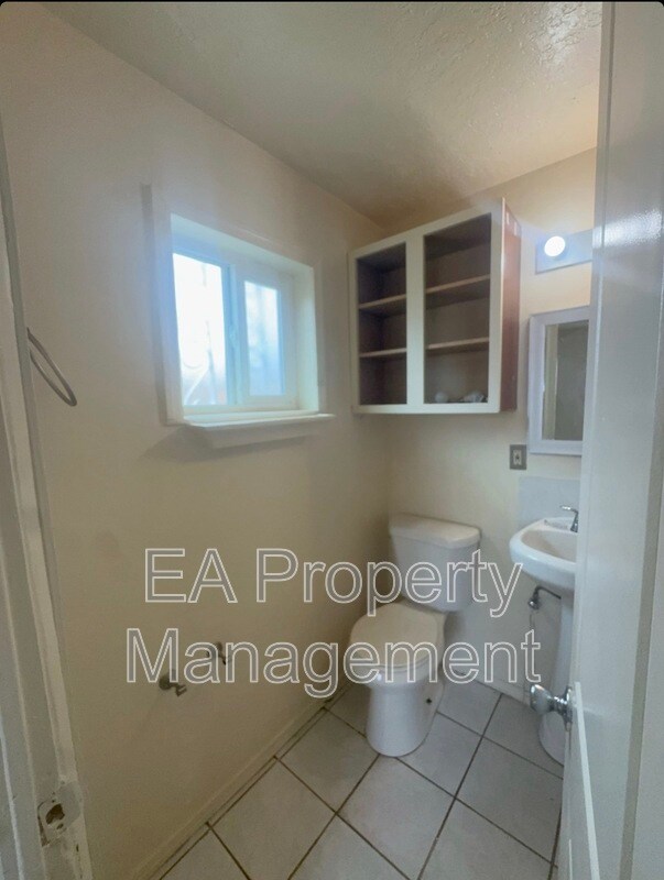 Building Photo - 529 Alvarado Dr SE