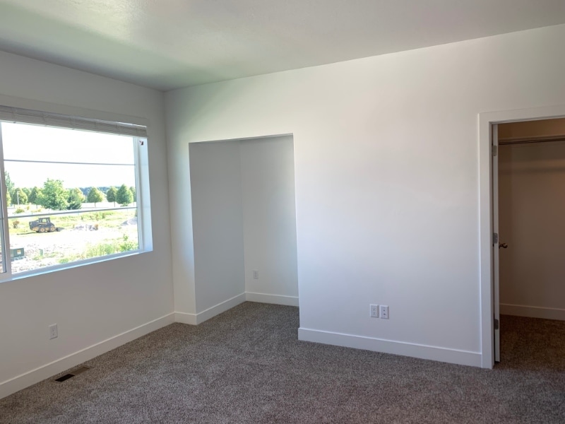 Building Photo - 440 W 85 S