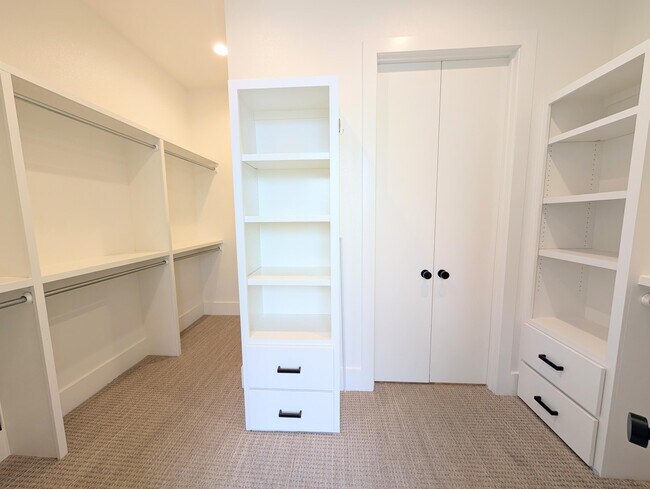 Building Photo - 18 Wilshire Blvd