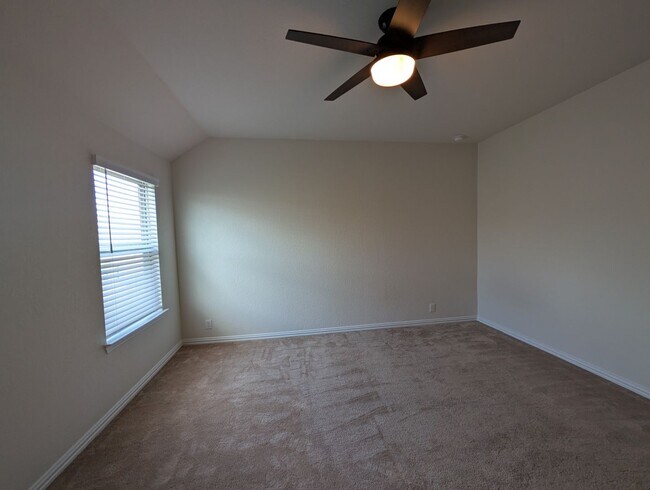 Building Photo - 4/2.5/2 with Large Game Room / Near Gruene...