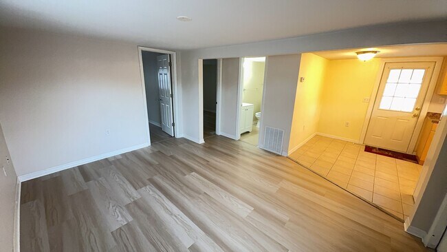 Building Photo - Regency Cove 55+ Gated Community - 2 bedroom won't last long, come See!!