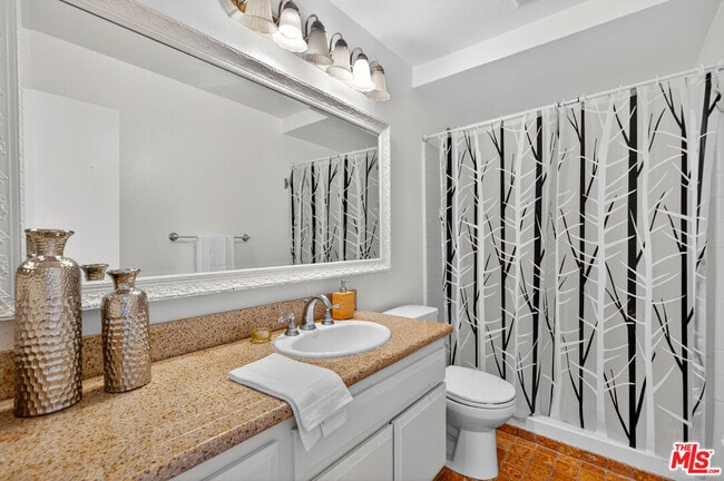 Building Photo - 1920 Pandora Ave