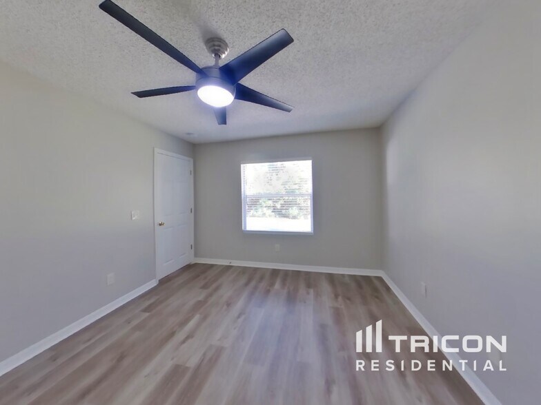 Building Photo - 16 Rymsen Ln