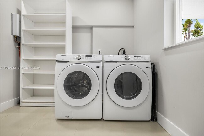 Building Photo - 1104 N 13th Terrace