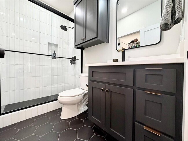 Building Photo - 611 SW C St