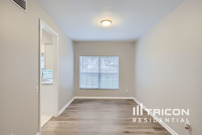 Building Photo - 832 Garden Glen Loop