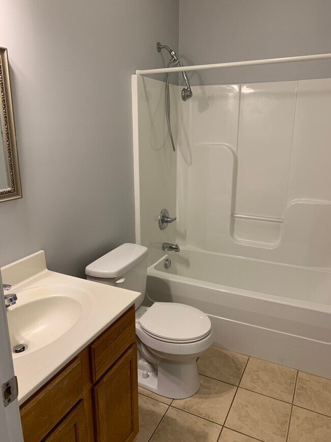 Guest Bathroom - 108 Willowfield Ln