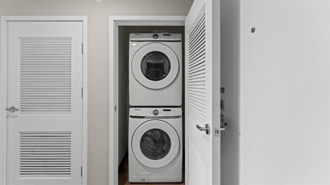 Building Photo - 475 Communipaw Ave