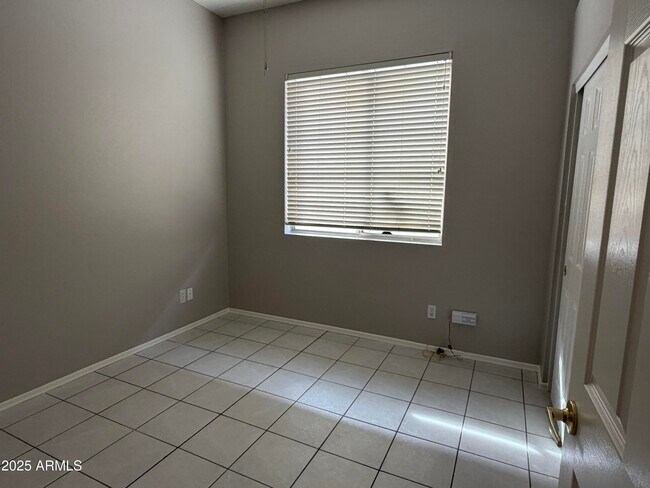 Building Photo - 231 E Krista Way