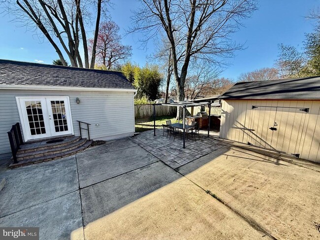 Building Photo - 4416 Hallet St