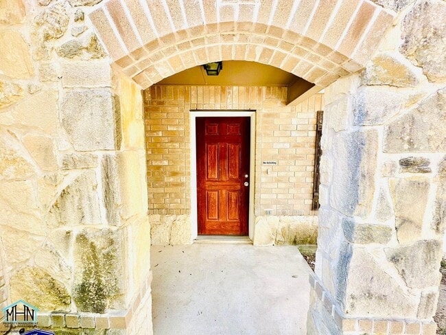 Building Photo - Beautiful and Well-maintained 3-Bedroom 2-...