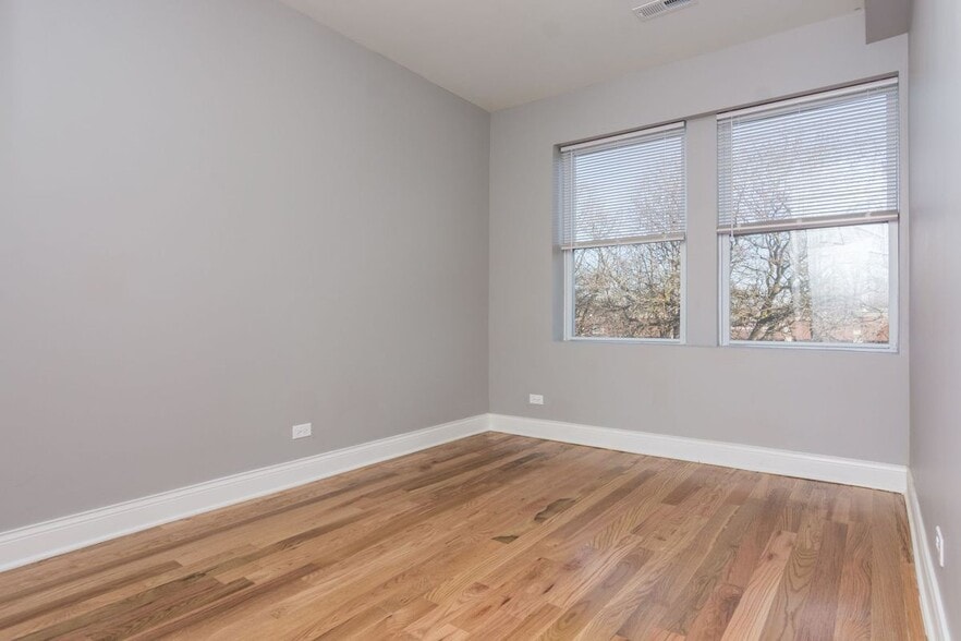 Building Photo - 735 W Garfield Blvd