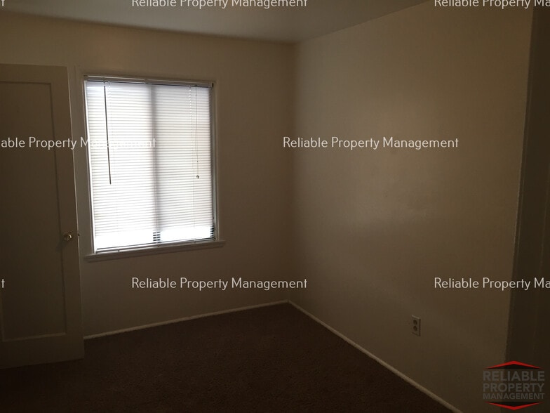 Building Photo - 657 Tendoy Dr