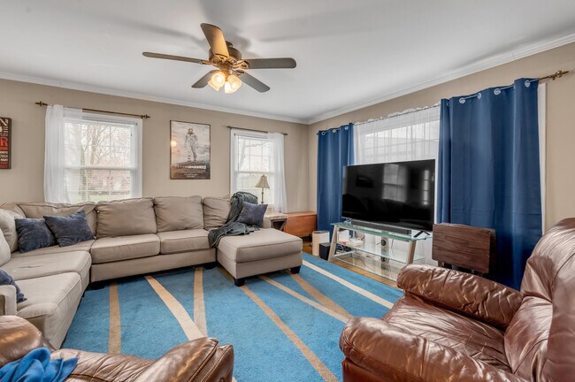 Building Photo - 653 Mt Vernon Dr