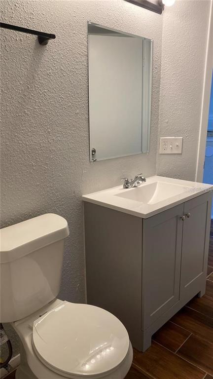 Building Photo - 1940 Lake Atriums Cir