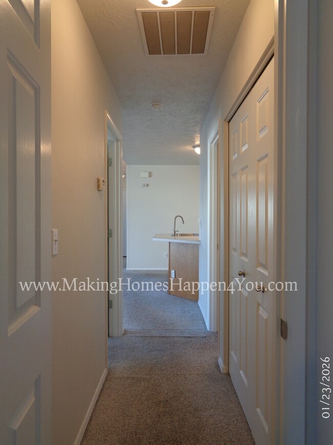 Building Photo - 7475 Parkplace Dr NE