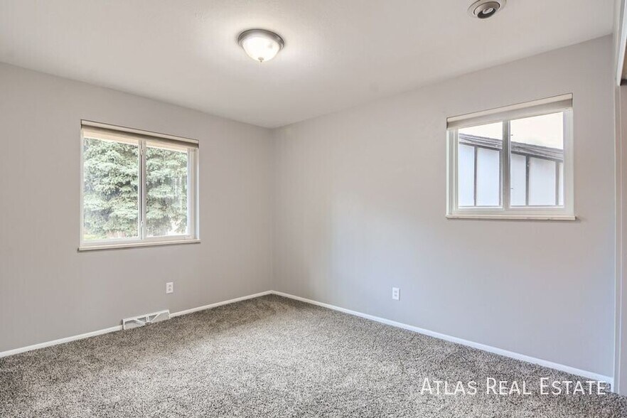 Building Photo - 2306 Zane Pl