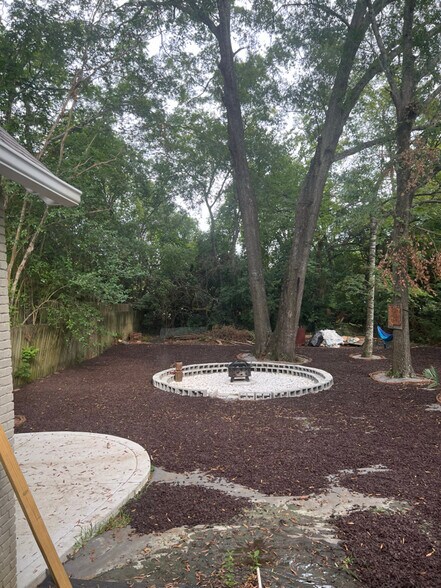 Building Photo - 2405 College St