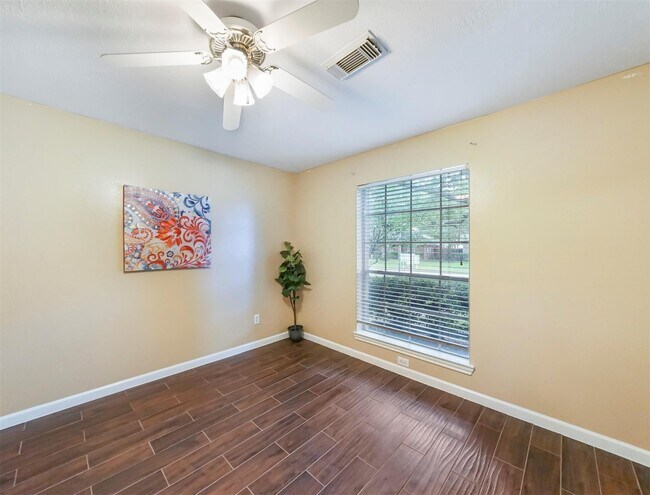 Building Photo - 5219 Bay Pines Dr